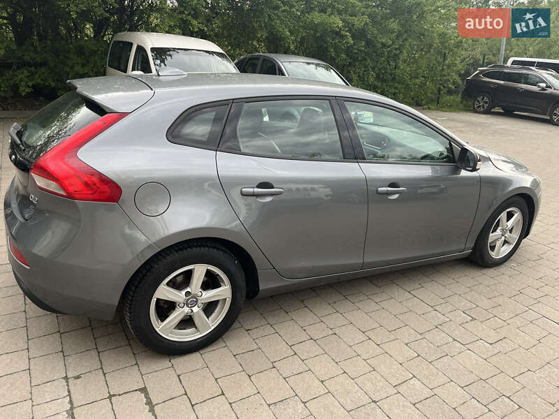 Хэтчбек Volvo V40 2015 в Львове