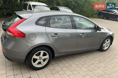 Хэтчбек Volvo V40 2015 в 