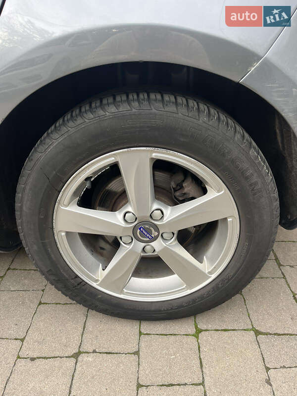 Хэтчбек Volvo V40 2015 в Львове