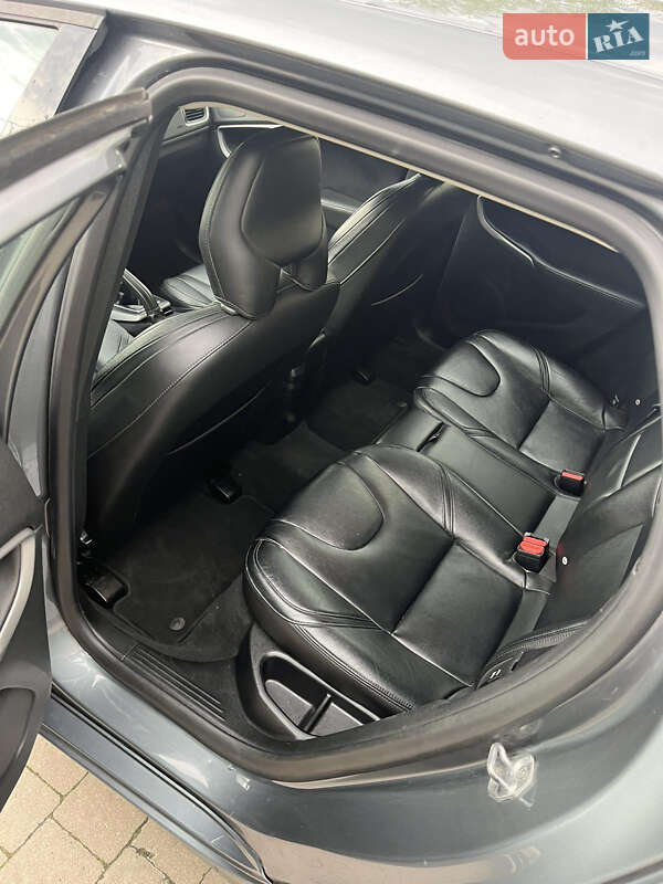 Хэтчбек Volvo V40 2015 в Львове