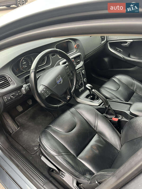 Хэтчбек Volvo V40 2015 в Львове