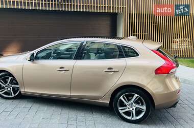 Хэтчбек Volvo V40 2016 в 