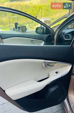 Хэтчбек Volvo V40 2016 в 