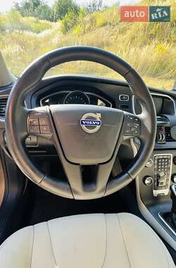 Хэтчбек Volvo V40 2016 в 