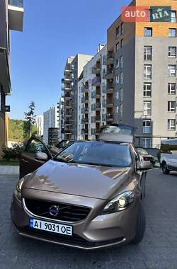 Хэтчбек Volvo V40 2016 в 