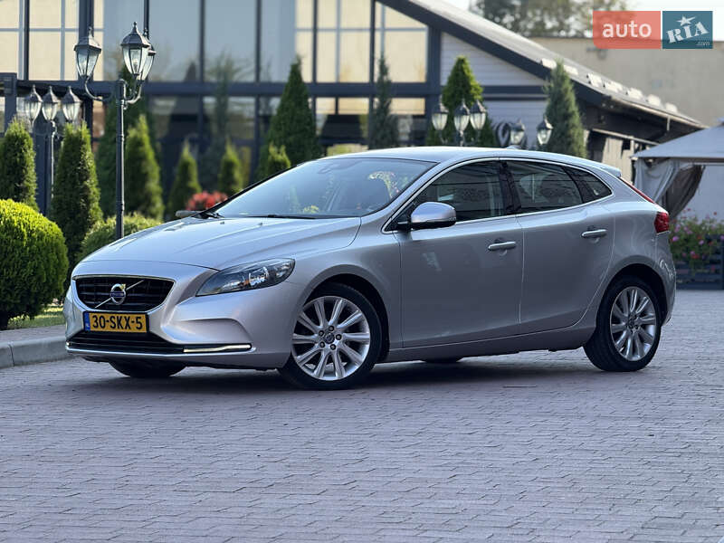 Хэтчбек Volvo V40 2013 в 