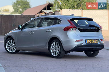 Хэтчбек Volvo V40 2013 в 