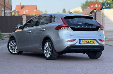 Хэтчбек Volvo V40 2013 в 