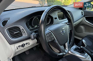 Хэтчбек Volvo V40 2013 в 