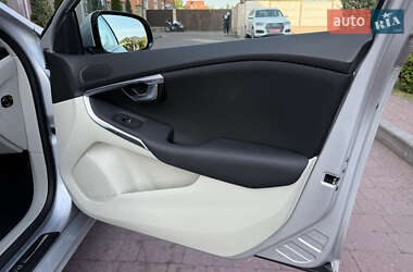 Хэтчбек Volvo V40 2013 в 