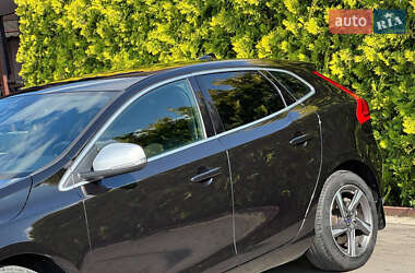Хэтчбек Volvo V40 2015 в 