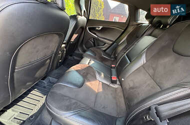 Хэтчбек Volvo V40 2015 в 