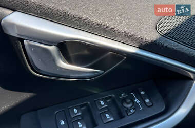 Хэтчбек Volvo V40 2015 в 