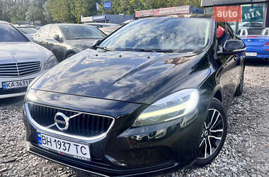 Хэтчбек Volvo V40 2019 в 