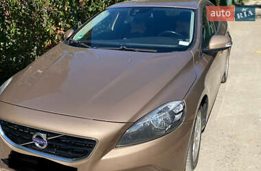 Хетчбек Volvo V40 2014 в 