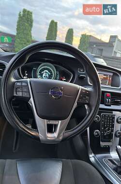 Хэтчбек Volvo V40 2014 в 