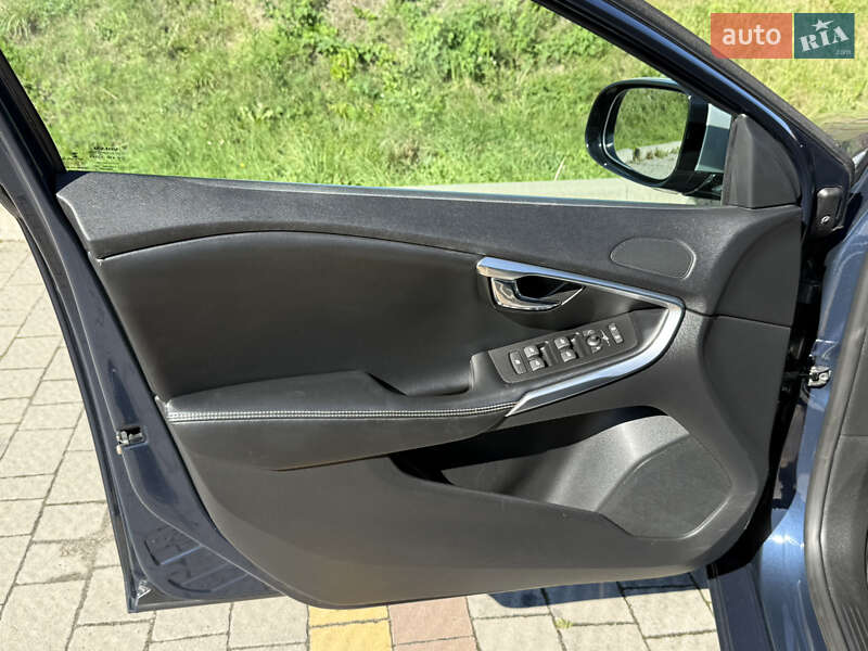 Хэтчбек Volvo V40 2014 в Стрые