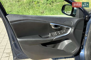 Хэтчбек Volvo V40 2014 в 