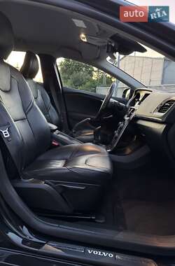 Хэтчбек Volvo V40 2014 в 