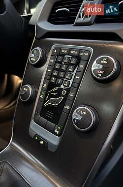 Хэтчбек Volvo V40 2014 в 