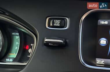 Хэтчбек Volvo V40 2014 в 