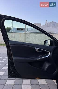 Хэтчбек Volvo V40 2014 в 