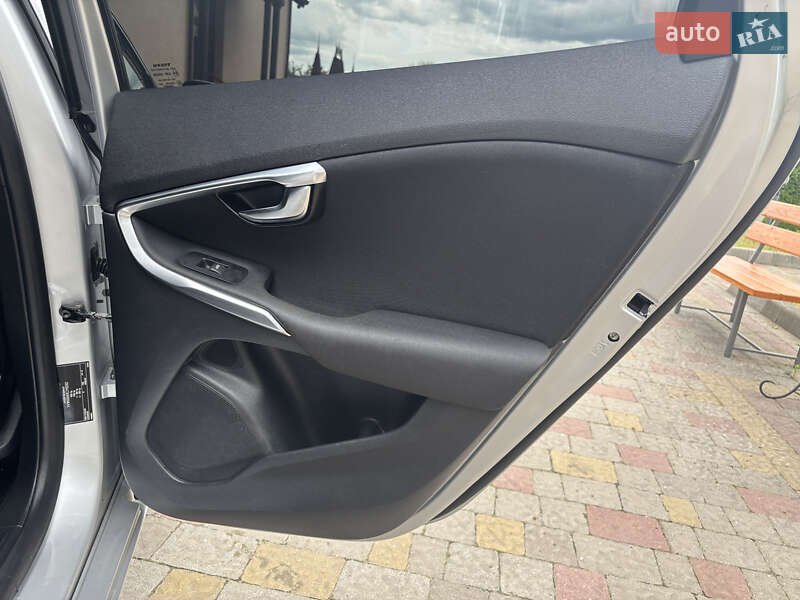 Хэтчбек Volvo V40 2014 в Стрые