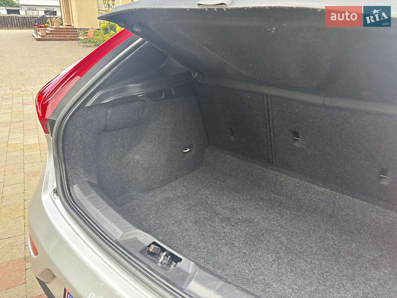Хэтчбек Volvo V40 2014 в Стрые