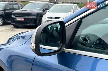 Хэтчбек Volvo V40 2017 в 