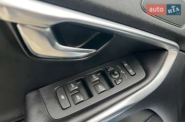 Хэтчбек Volvo V40 2017 в 