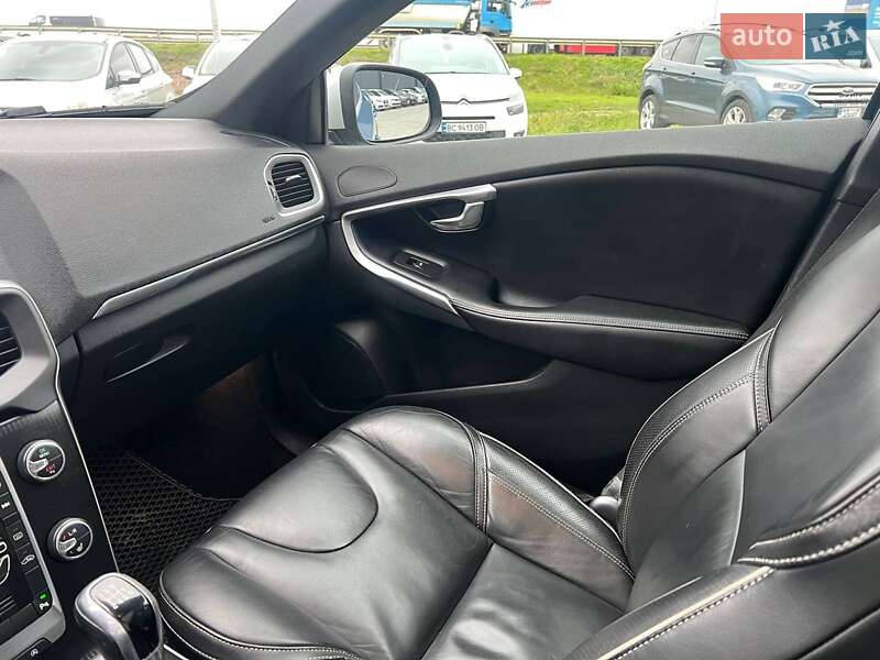 Хэтчбек Volvo V40 2017 в Львове фото 28 Хэтчбек Volvo V40 2017 в Львове