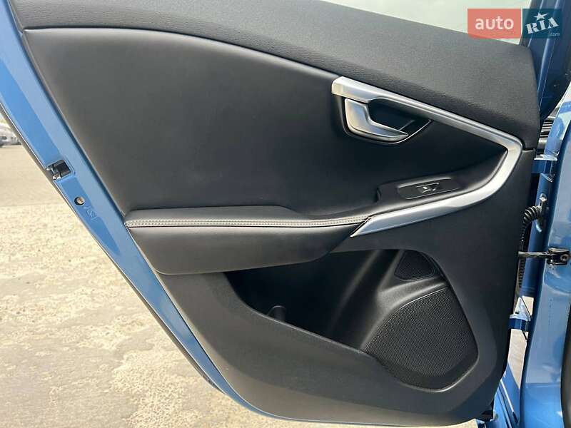 Хэтчбек Volvo V40 2017 в Львове фото 30 Хэтчбек Volvo V40 2017 в Львове