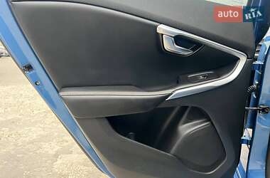 Хэтчбек Volvo V40 2017 в 