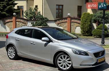 Хэтчбек Volvo V40 2013 в 