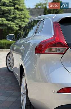 Хэтчбек Volvo V40 2013 в 