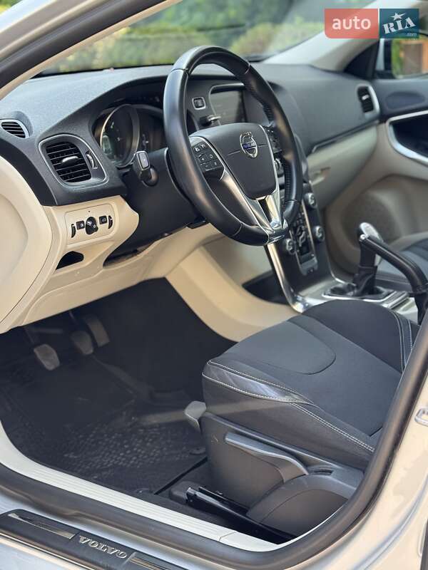 Хэтчбек Volvo V40 2013 в Стрые