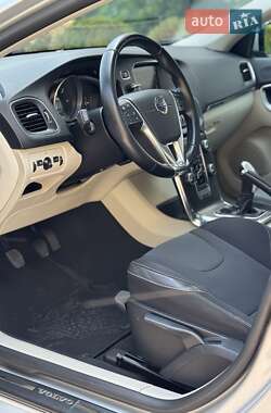 Хэтчбек Volvo V40 2013 в 
