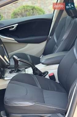 Хэтчбек Volvo V40 2013 в 