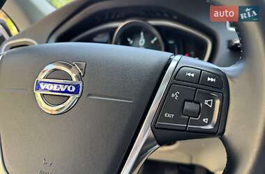 Хэтчбек Volvo V40 2013 в 