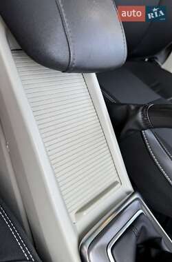 Хэтчбек Volvo V40 2013 в 