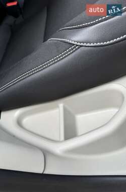 Хэтчбек Volvo V40 2013 в 