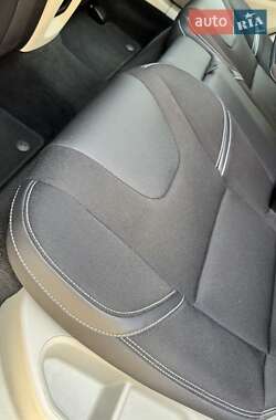 Хэтчбек Volvo V40 2013 в 
