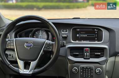 Хэтчбек Volvo V40 2013 в 