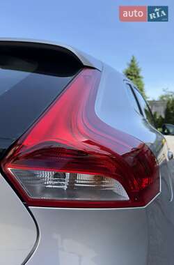 Хэтчбек Volvo V40 2013 в 
