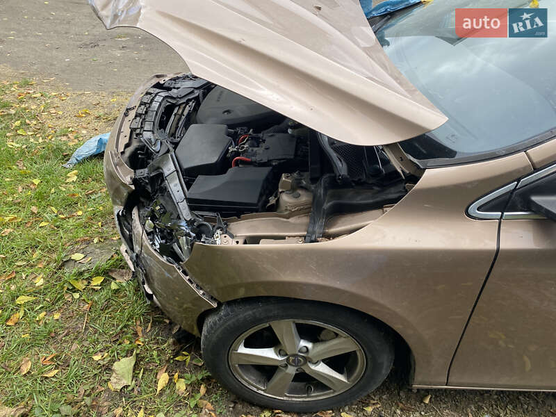 Хэтчбек Volvo V40 2015 в Бродах