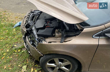 Хэтчбек Volvo V40 2015 в 