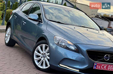 Хэтчбек Volvo V40 2013 в 