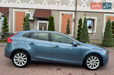 Хэтчбек Volvo V40 2013 в 