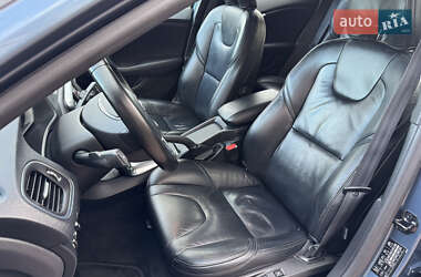 Хэтчбек Volvo V40 2013 в 