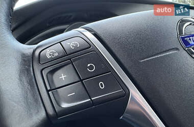 Хэтчбек Volvo V40 2013 в 